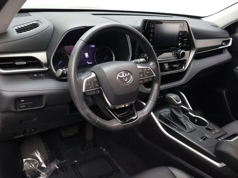Used 2021 Toyota Highlander XLE FWD image 15