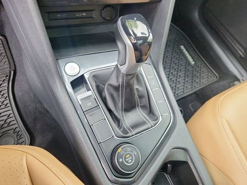 Used 2022 Volkswagen Tiguan SE w/ Panoramic Sunroof Package AWD/4WD image 21