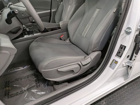 Used 2023 Hyundai Elantra SEL w/ Convenience Package FWD image 9