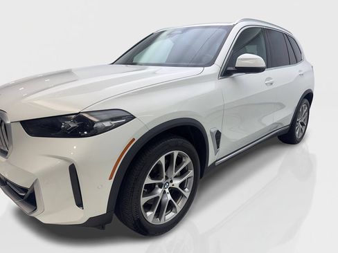 Used 2024 BMW X5 xDrive40i w/ Parking Assistance Package AWD/4WD image 11