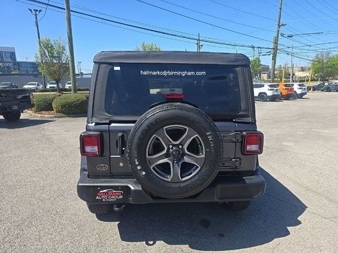 Used 2018 Jeep Wrangler Unlimited Sport S image 4
