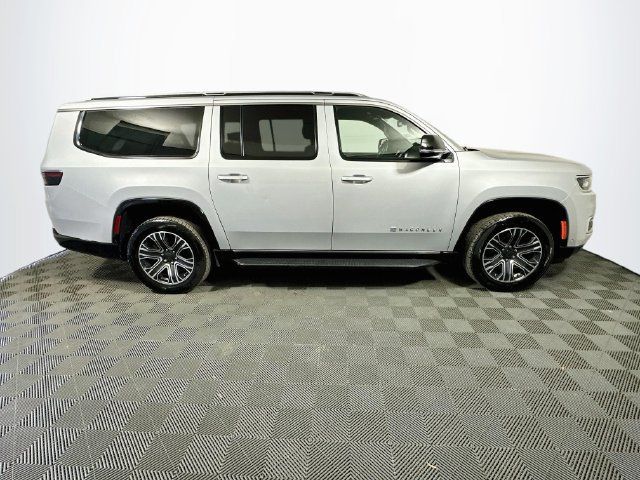 Used 2024 Jeep Wagoneer L Series II w/ Flexible Seating Group RWD image 9