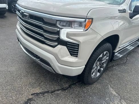 Used 2026 Chevrolet Silverado 1500 High Country w/ Technology Package AWD/4WD image 9