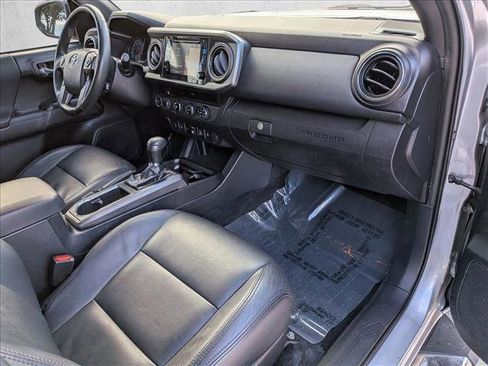 Used 2018 Toyota Tacoma TRD Off-Road image 17