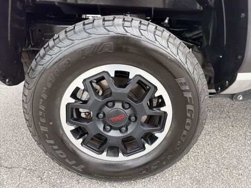 Certified 2024 Toyota Tacoma TRD Off-Road AWD/4WD image 28
