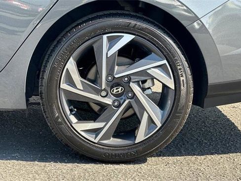Certified 2025 Hyundai Elantra Sport image 26
