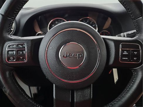Used 2018 Jeep Wrangler Unlimited Sahara w/ Connectivity Group AWD/4WD image 20