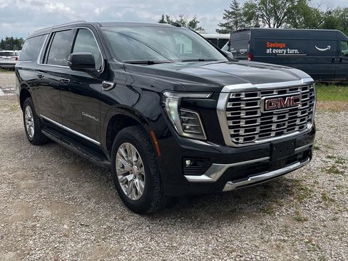 Used 2025 GMC Yukon XL Denali AWD/4WD image 9