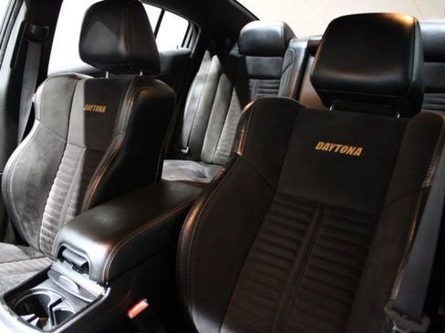 Used 2017 Dodge Charger R/T image 7