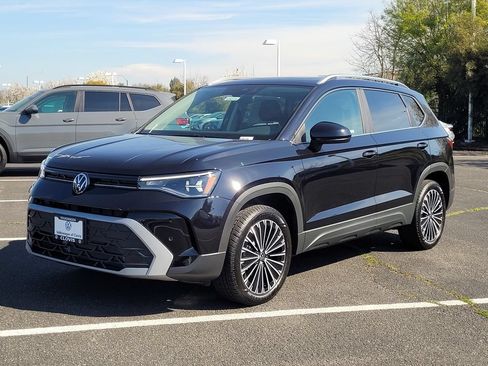 New 2026 Volkswagen Taos SE FWD image 9
