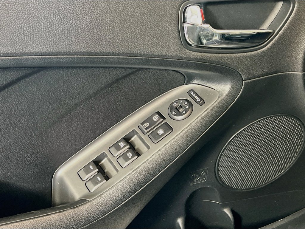 Used 2015 Kia Forte EX FWD image 10