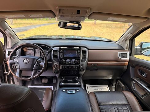 Used 2018 Nissan Titan PRO-4X AWD/4WD image 14