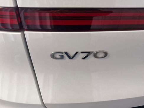 Used 2025 Genesis GV70 2.5T w/ Select Package AWD/4WD image 13
