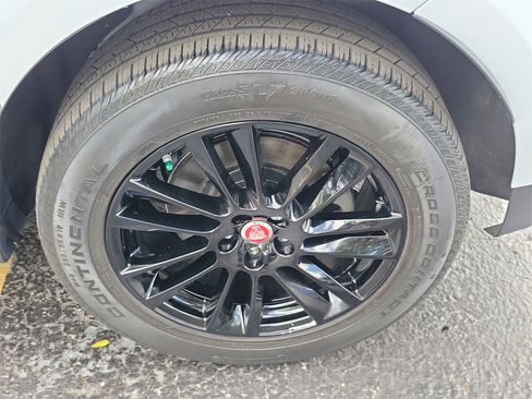 Used 2018 Jaguar F-PACE Prestige image 10