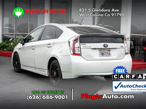 Used 2015 Toyota Prius Three w/ Solar Roof Package FWD image 2