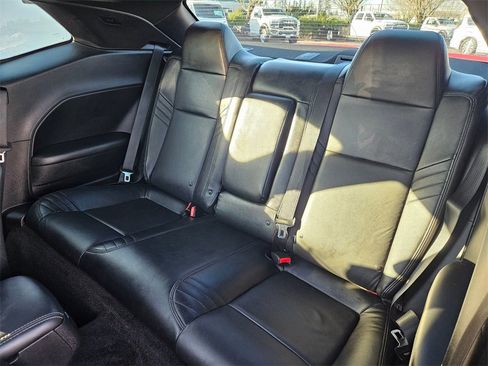 Used 2015 Dodge Challenger SXT w/ Driver Convenience Group image 27