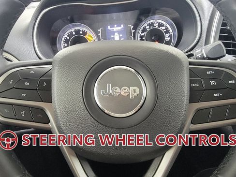 Used 2019 Jeep Cherokee Latitude Plus w/ Comfort/Convenience Group image 19