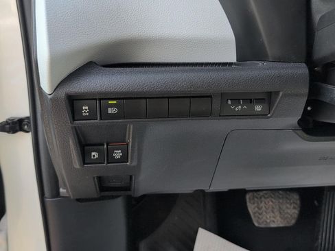 Used 2025 Toyota Sienna LE image 27