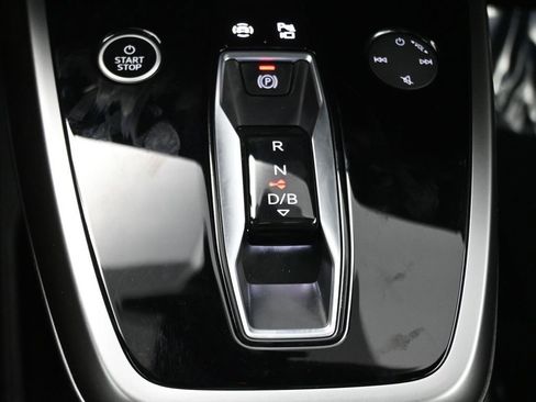 Used 2024 Audi Q4 e-tron Premium Plus w/ Premium Plus image 17