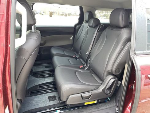 New 2026 Kia Carnival FWD image 10