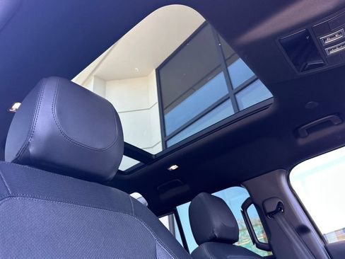 Used 2023 Land Rover Defender 110 X-Dynamic SE AWD/4WD image 19