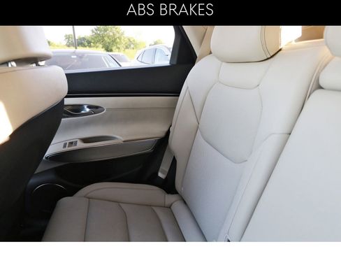 Used 2022 Genesis GV70 2.5T w/ Select Package AWD/4WD image 12