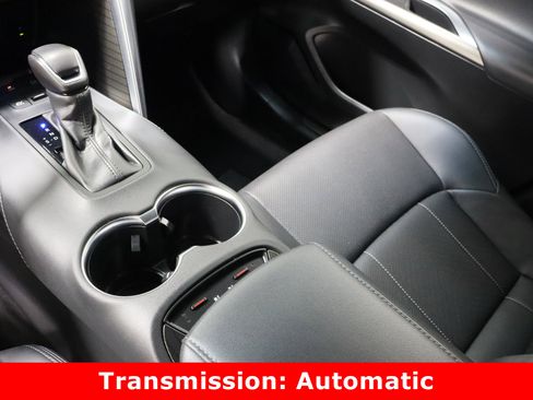 Used 2024 Toyota Venza LE image 17