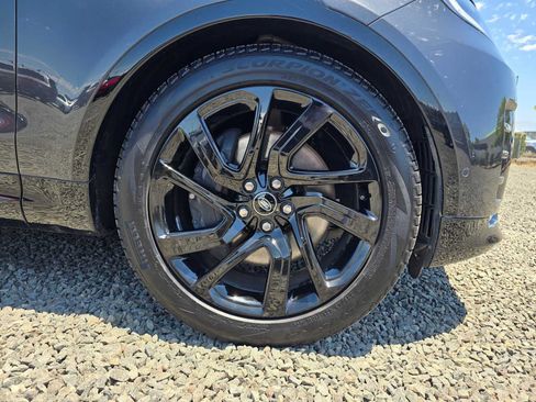 Used 2025 Land Rover Discovery Dynamic SE AWD/4WD image 9