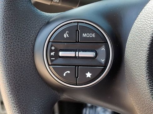 Used 2025 Kia Soul LX w/ LX Technology Package FWD image 20
