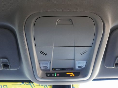 Used 2023 GMC Acadia SLE w/ Driver Convenience Package image 17