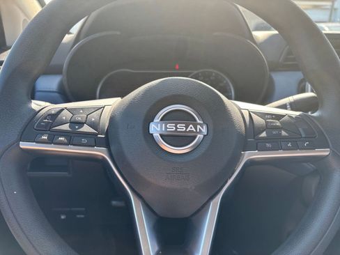 Used 2025 Nissan Versa SV image 28