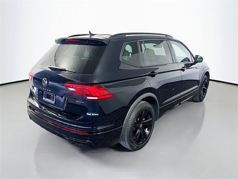 Used 2023 Volkswagen Tiguan SE R-Line image 7