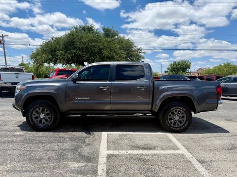 Used 2018 Toyota Tacoma SR5 AWD/4WD image 6