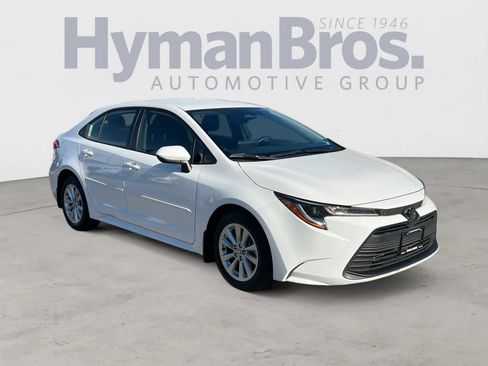 Used 2023 Toyota Corolla LE image 1
