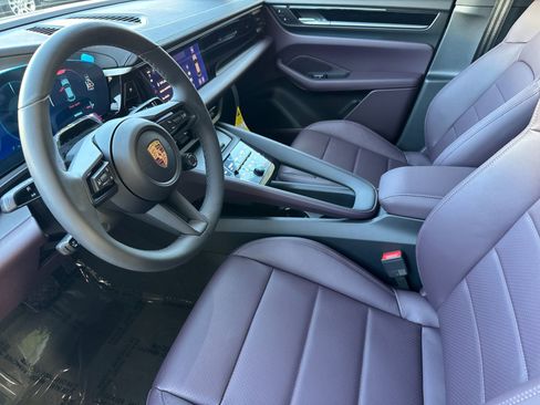 New 2026 Porsche Macan 4 Electric image 4