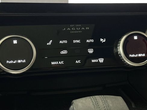 Used 2024 Jaguar F-PACE R-Dynamic S image 17