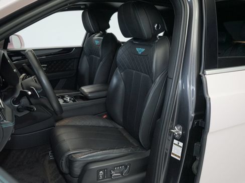 Used 2017 Bentley Bentayga AWD/4WD image 3