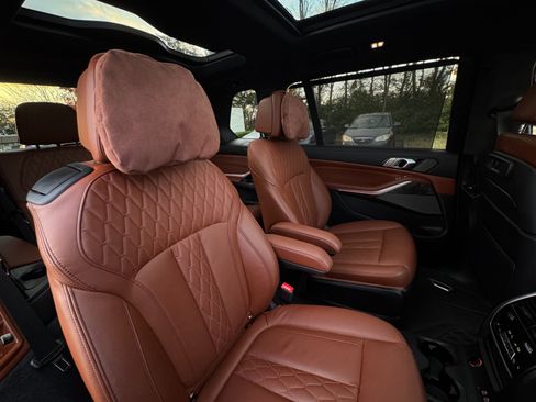 Used 2022 BMW X7 M50i image 53