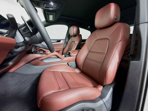 New 2025 Porsche Cayenne Coupe image 5