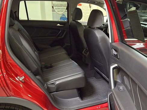 Used 2023 Volkswagen Tiguan SE w/ Panoramic Sunroof Package FWD image 21