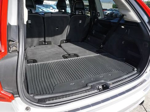 Used 2018 Volvo XC90 T5 Momentum w/ Convenience Package FWD image 9