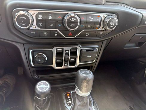 Used 2021 Jeep Wrangler Unlimited Sport AWD/4WD image 17