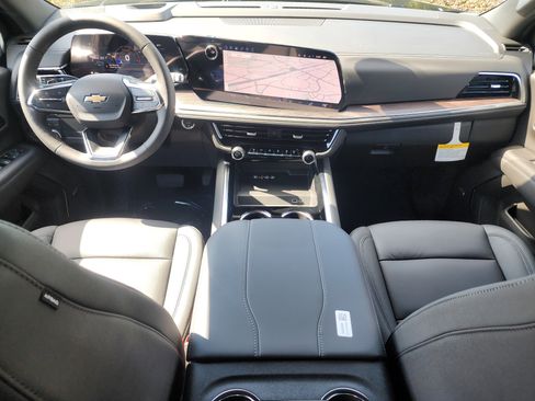 New 2026 Chevrolet Suburban LT image 19