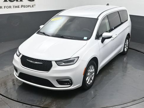 Used 2023 Chrysler Pacifica Touring-L FWD image 44