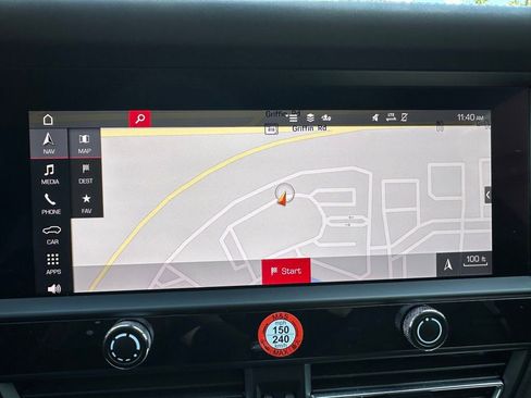 Certified 2022 Porsche Macan S image 32