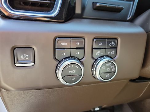Used 2023 GMC Sierra 1500 Denali w/ Denali Reserve Package AWD/4WD image 22