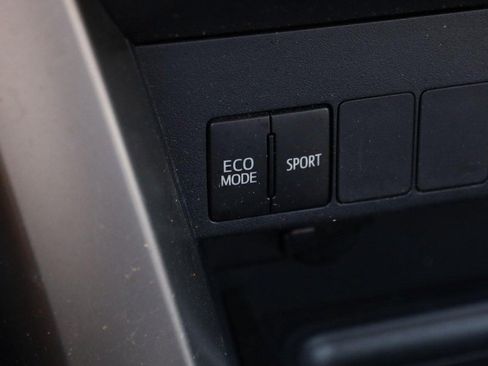 Used 2015 Toyota RAV4 XLE w/ Four Season Floor Mat Package AWD/4WD image 20