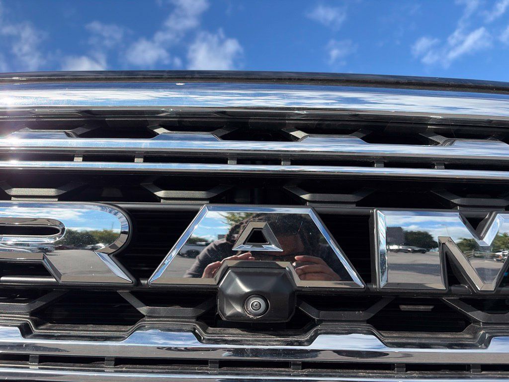 Used 2025 RAM 2500 Limited AWD/4WD image 20