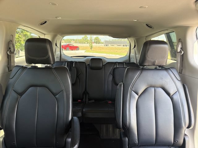 Used 2023 Chrysler Pacifica Touring-L FWD image 22