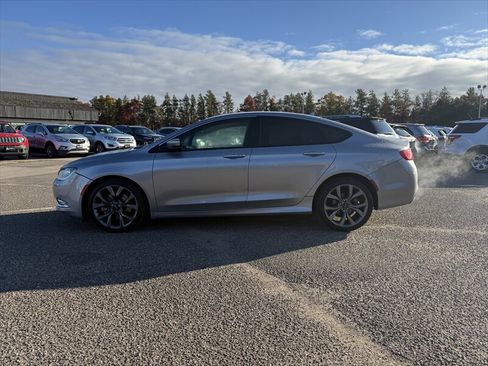 Used 2016 Chrysler 200 S w/ Navigation & Sound Group I FWD image 5